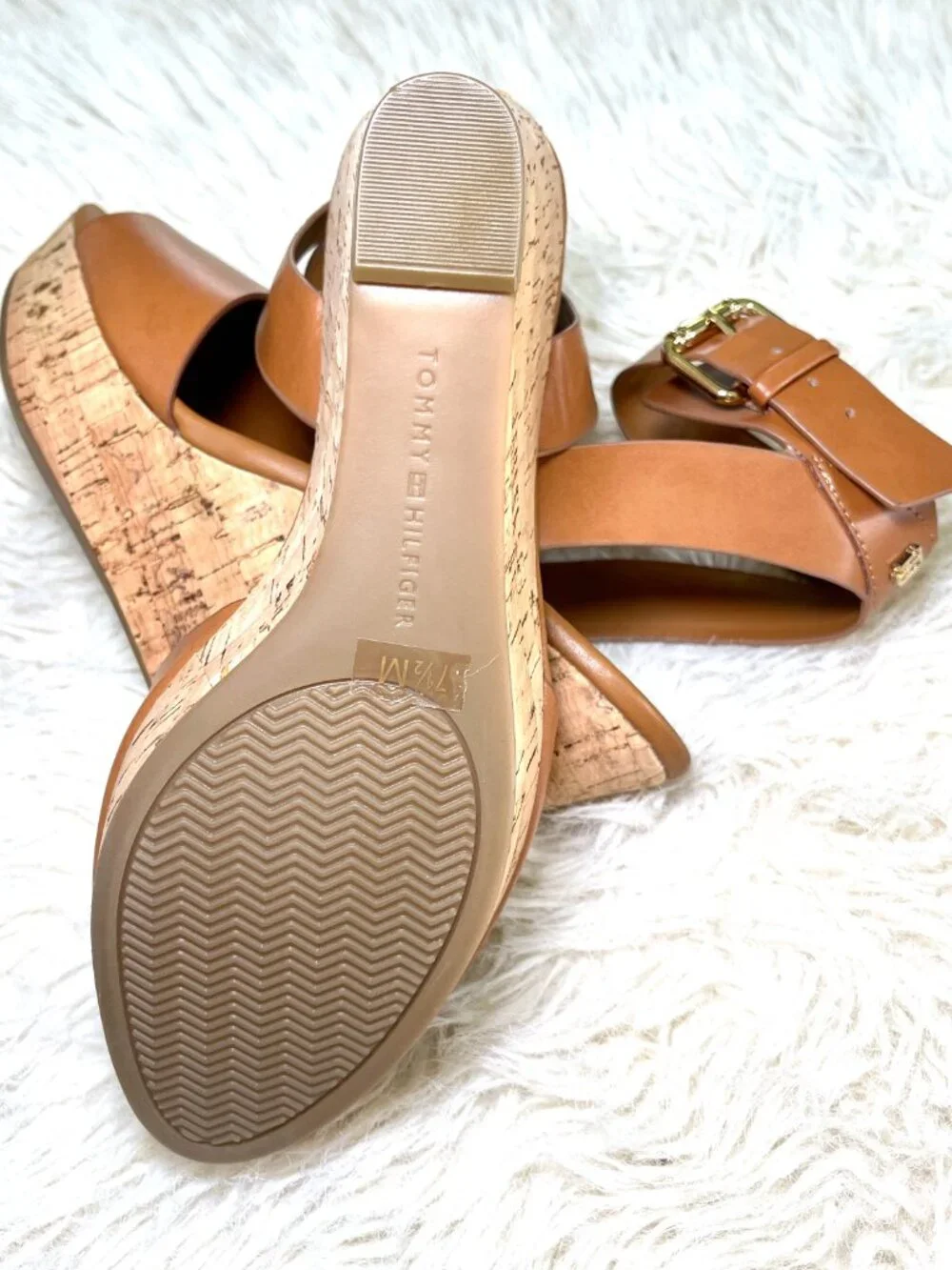 Tommy Hilfiger Tan Cork Wedge Sandals – New / Never Worn - Sz 7.5 - Picture 3 of 7